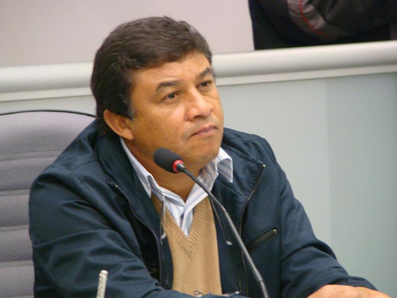 Reinaldinho pede construção de pontes sobre o Rio Lavapés